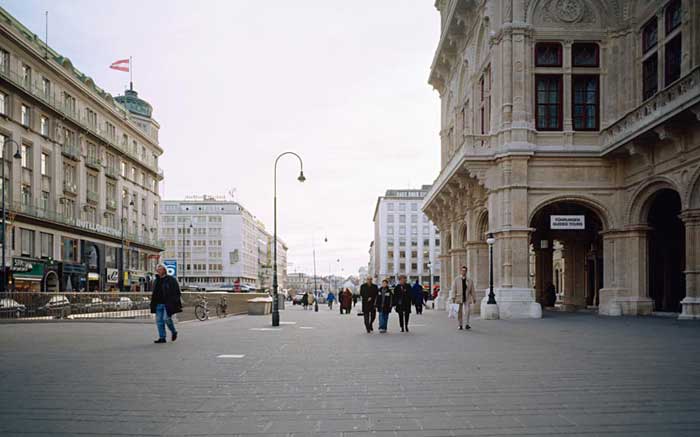 Herbert von Karajan – Platz, 1010 Wien